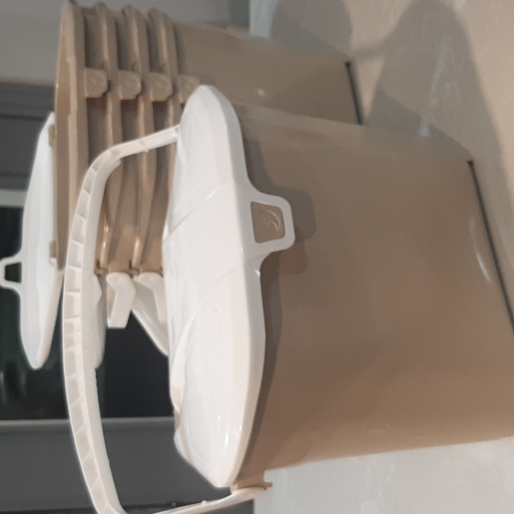 Set of 2 for 15$ Orbis plastic bin with handle white beige
